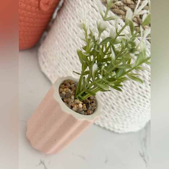 Mini Artificial Potted Plant in Pink Ribbed Ceramic Pot, 4”- NWT - Picture 2 of 3